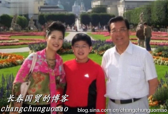 網曝李雙江幸福全家福 網友為李天一惋惜