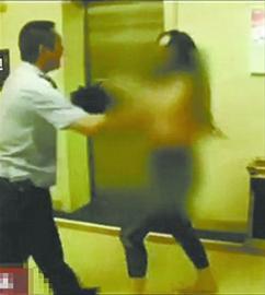 大連女子大鬧洗浴中心脫衣襲警 派出所內(nèi)小便(圖)