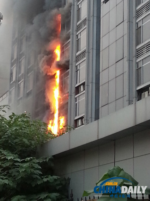 北京惠新西街一處辦公樓發生火災