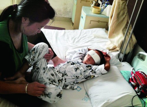 被挖眼男童姑父:孩子并不是被迷暈后下的手