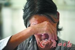 兩老人因?yàn)閻矍榻Y(jié)伴打工 遭遇車禍1個(gè)盒飯兩人吃