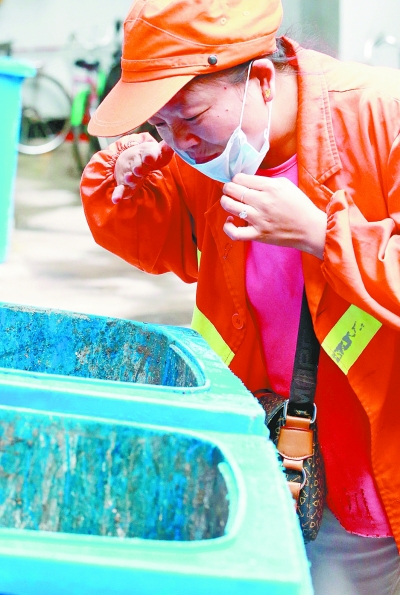 武漢現職業“聞臭師” 負責環衛設備是否有臭味