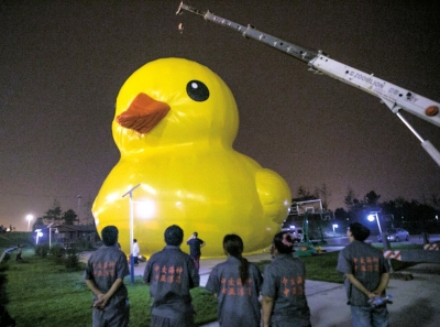 18米高大黃鴨明天園博園迎客 圖片記錄充氣過程