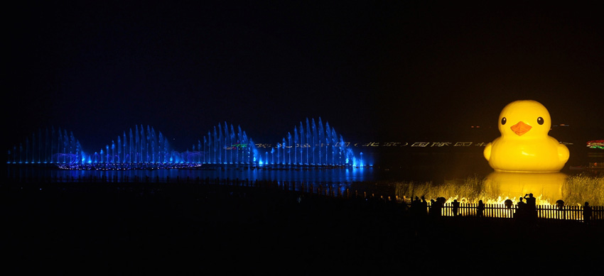 高清：北京大黃鴨拼接錯誤變尖嘴雞 已連夜修復