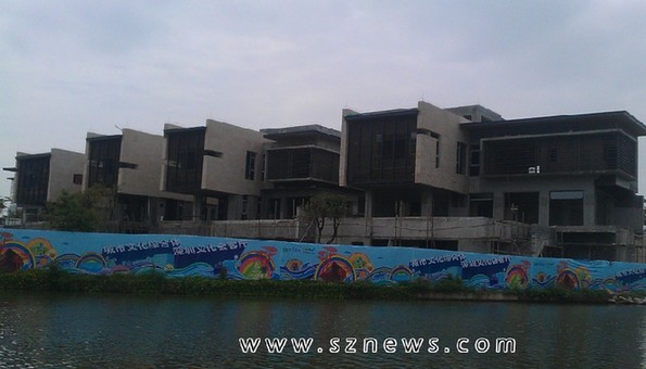 城市會客廳還是私人豪宅?歡樂海岸驚現(xiàn)別墅群(圖)