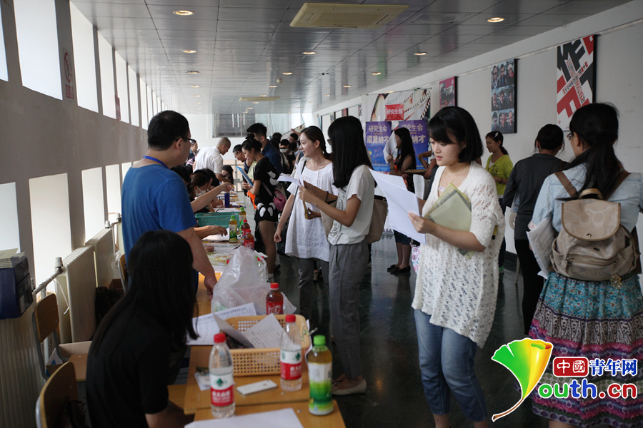 北京電影學(xué)院開學(xué) 新一輪帥哥美女齊報道