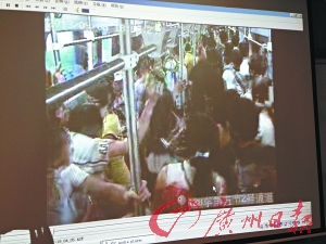 乘客打架 有人擅拉緊急裝置導(dǎo)致三人墜軌