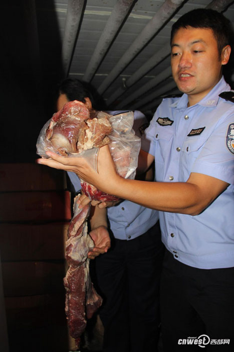 西安警方截獲17噸假牛肉 加工窩點現場令人作嘔