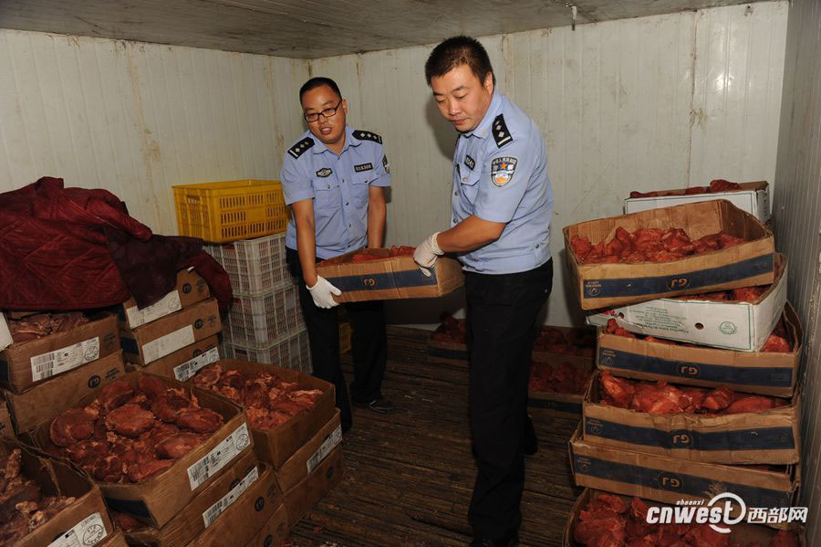 西安警方截獲17噸假牛肉 加工窩點(diǎn)現(xiàn)場(chǎng)令人作嘔
