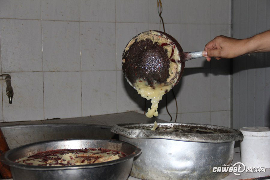 西安警方截獲17噸假牛肉 加工窩點現場令人作嘔