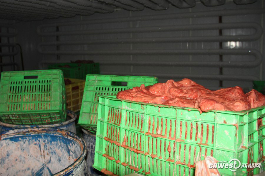 西安警方截獲17噸假牛肉 加工窩點現場令人作嘔