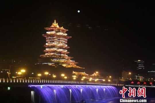 四川綿陽：人造月亮升空 平添月色美景(圖)