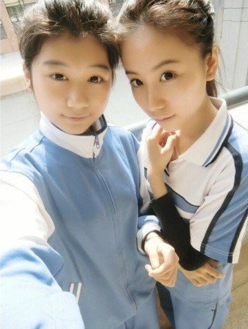 網(wǎng)友旅途中曬各地心中最美校服