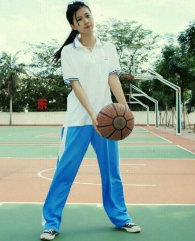 網(wǎng)友旅途中曬各地心中最美校服