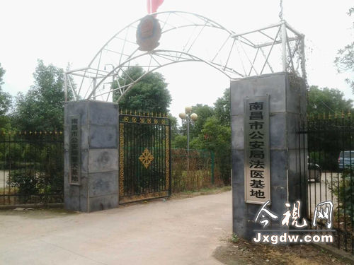 警方對被洗衣機絞死兩姐妹尸檢