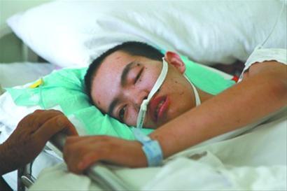 大學生身患絕癥 親媽卷走救命錢還想賣其器官(圖)