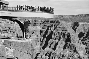 新版旅游合同:亂寫“到此一游”或被踢出旅行團