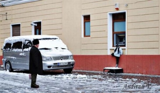 滑稽！那些ATM機前的囧人囧事