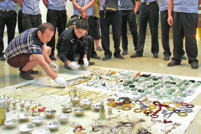 “飛賊”作案準備4個月 潛伏天花板5天