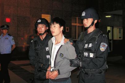 “飛賊”作案準備4個月 潛伏天花板5天