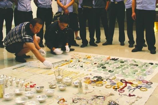 男子帶食物躲商場吊頂夾層5天 偷價值百萬珠寶