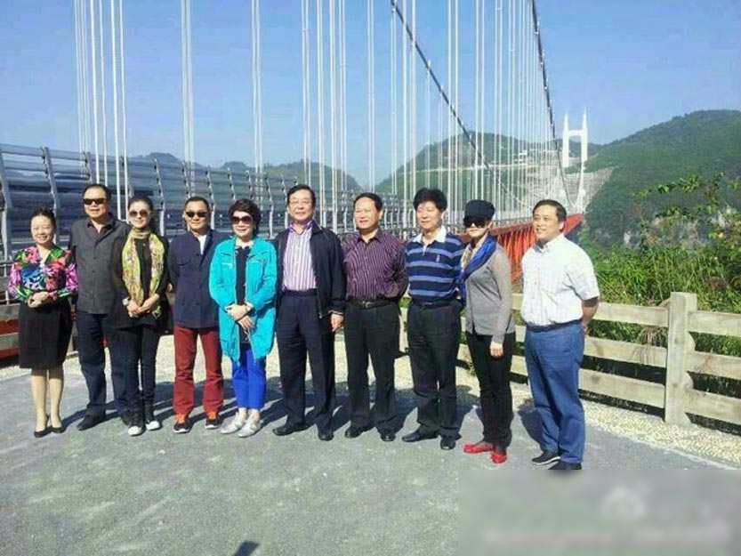 宋祖英攜丈夫回家鄉(xiāng)游玩