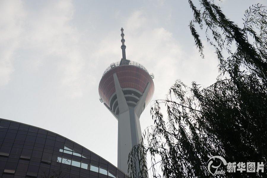 “西部第一高塔”開放迎客 兩百米高空俯瞰成都