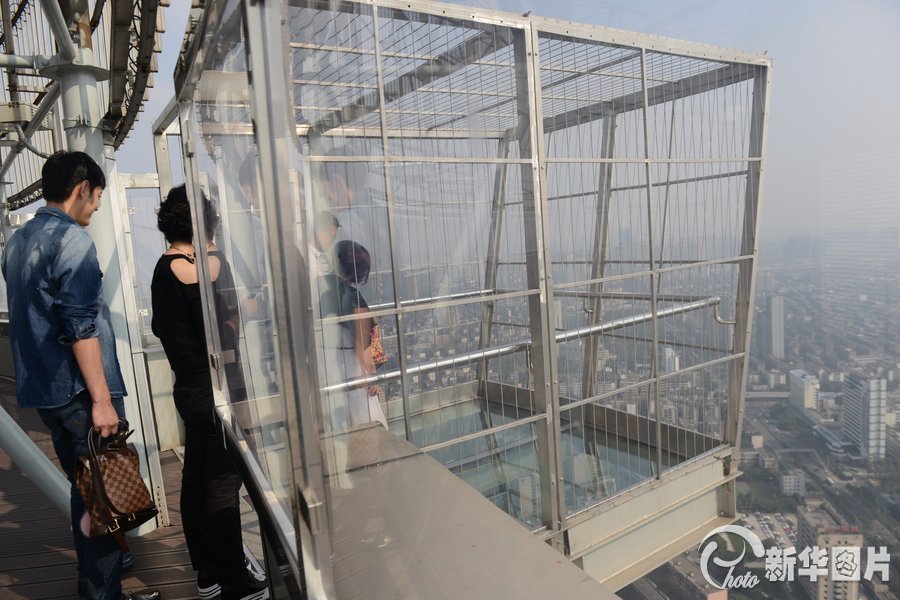 “西部第一高塔”開放迎客 兩百米高空俯瞰成都