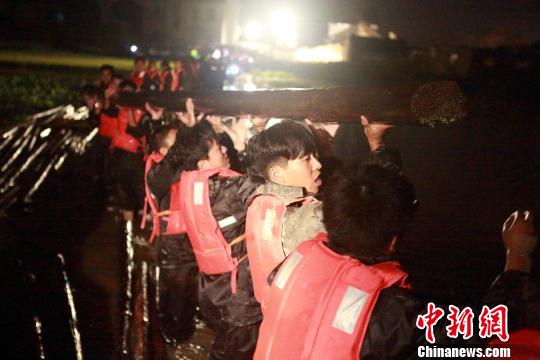 浙江海鹽所有鄉(xiāng)鎮(zhèn)受災(zāi)被淹 約20米決堤口已堵上