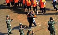 武漢規定電動車摩托車只可帶小孩 帶老婆罰50