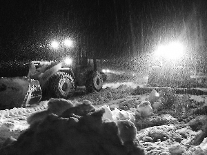 86名被困珠峰腳下游客陸續撤離（圖）