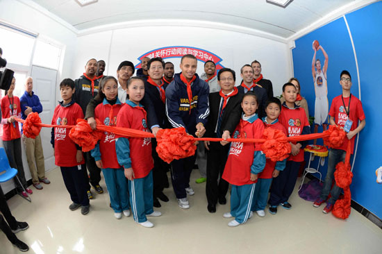 金州勇士隊(duì)隨“NBA關(guān)懷行動(dòng)”走進(jìn)北京臺(tái)京學(xué)校