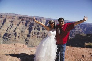 一對(duì)中國(guó)青年將赴南極辦婚禮 賭城登記結(jié)婚(圖)