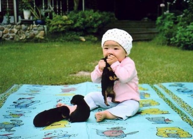 寶寶與萌寵爆笑親吻“互咬”瞬間