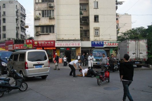 上海中介爭(zhēng)搶房源互毆 打斗持續(xù)十來分鐘