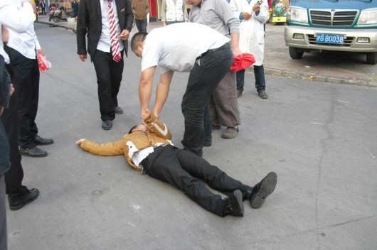 上海中介爭(zhēng)搶房源互毆 打斗持續(xù)十來(lái)分鐘