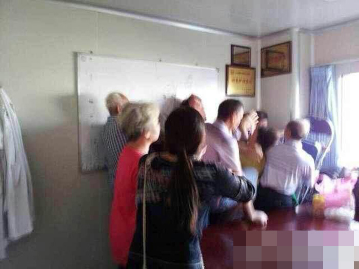 廣醫二院“抗非”英雄醫生被圍毆 因家屬欲運尸被拒