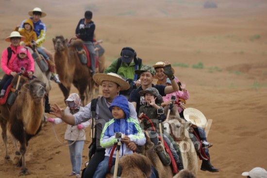 《爸爸去哪兒》第三集萌照曝光 Kimi沙漠辦生日篝火晚會(圖組)