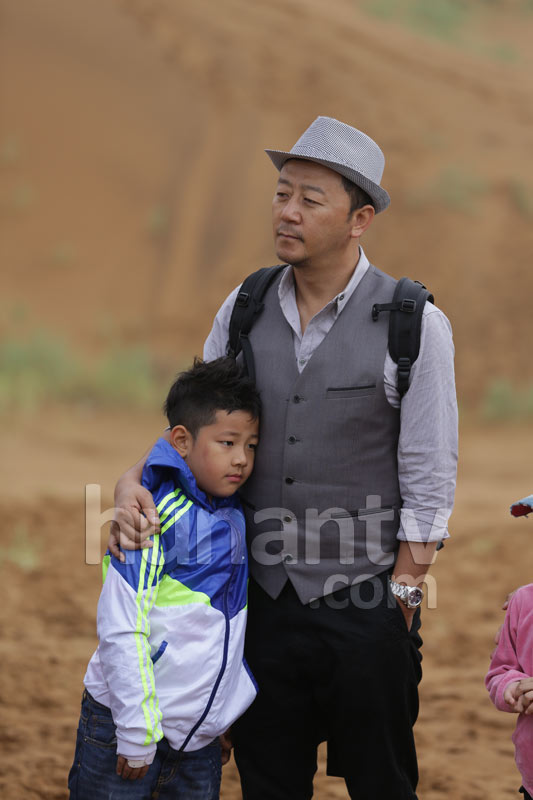 《爸爸去哪兒》第三集萌照曝光 Kimi沙漠辦生日篝火晚會(圖組)