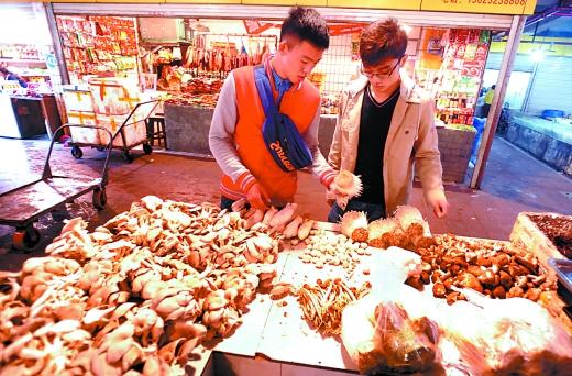 大學生放棄工作賣燒烤創業 本已找到穩定工作