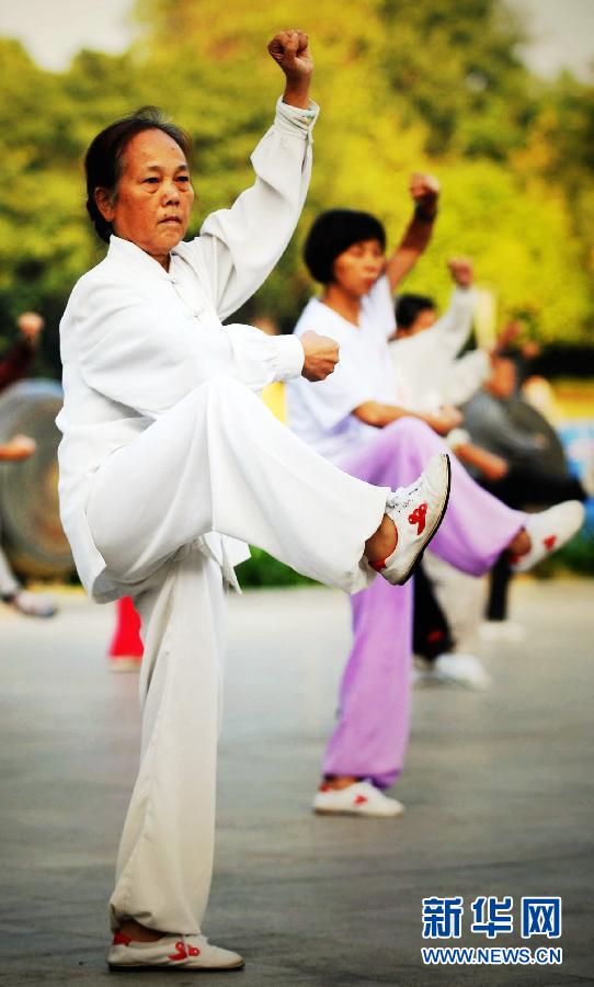 南寧：秋冬氣爽晨練忙