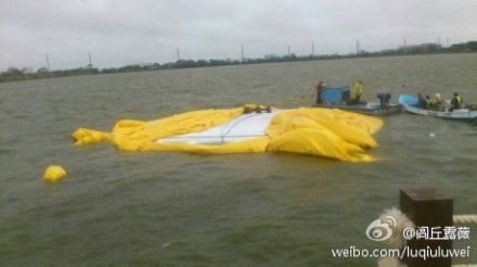 臺灣桃園小黃鴨充氣過快爆掉 島內民眾設靈堂悼念