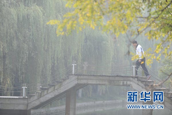 中國多地制定霧霾預案 機動車限行引爭議