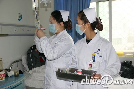 陜西漢中90后護士奪刀救患者 被贊正能量