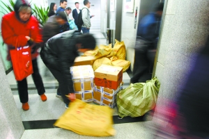 昨天電商網站“發瘋” 今起快遞員“抓狂”