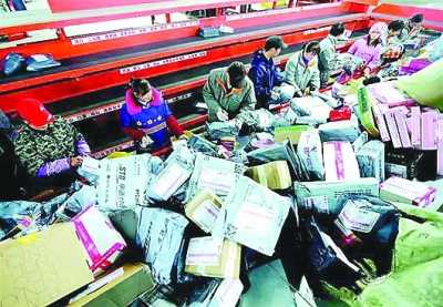 網購達人抓狂“發貨速度慢” 雙11快件周末才能送完