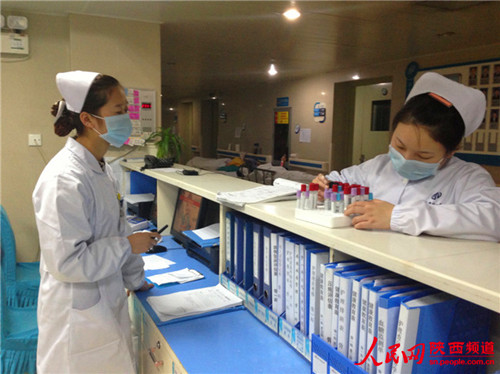 陜西漢中兩護士勇斗持刀歹徒:“90”后鄰家女孩的青春擔(dān)當(dāng)