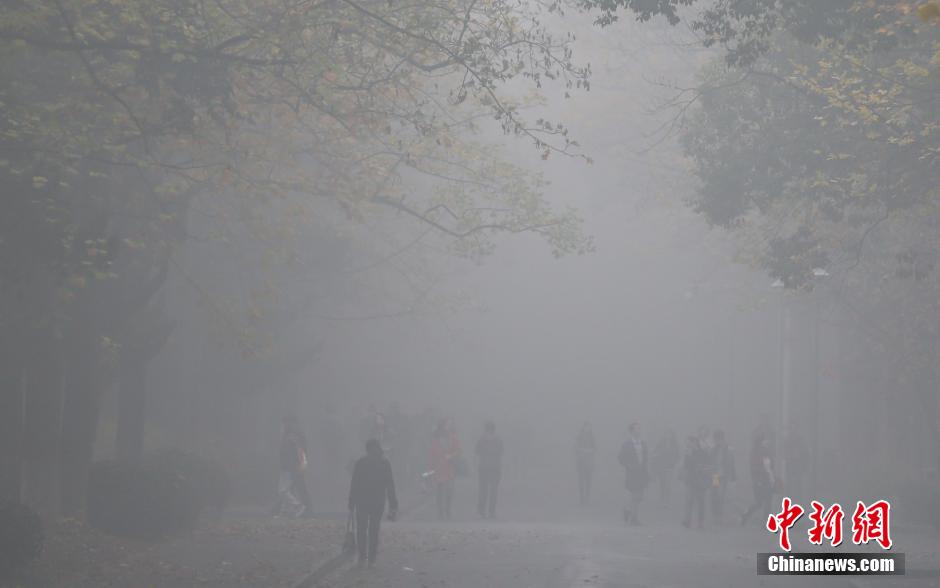 南京“十面霾伏” 再遭重度污染