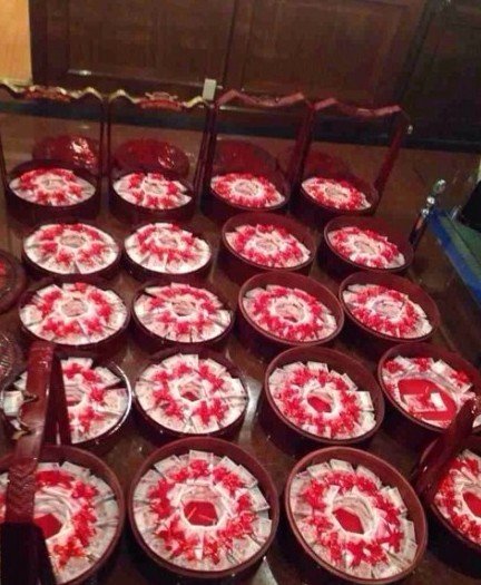 “土豪”訂婚下1080萬禮金 動用9輛豪車(組圖)