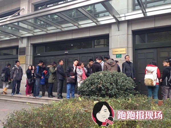 復(fù)旦投毒案今日開審 受害人家屬庭外痛哭